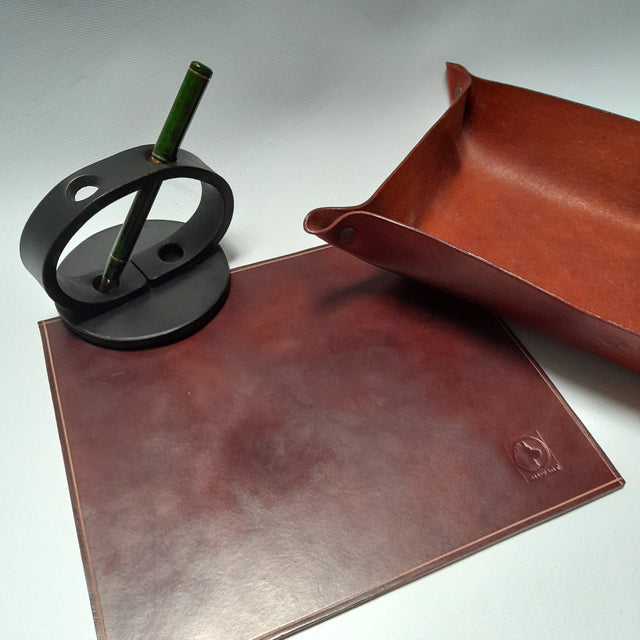 Desk set